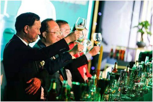 汕头娱乐媒体爆料事件,揭秘娱乐圈最新热点事件  第1张